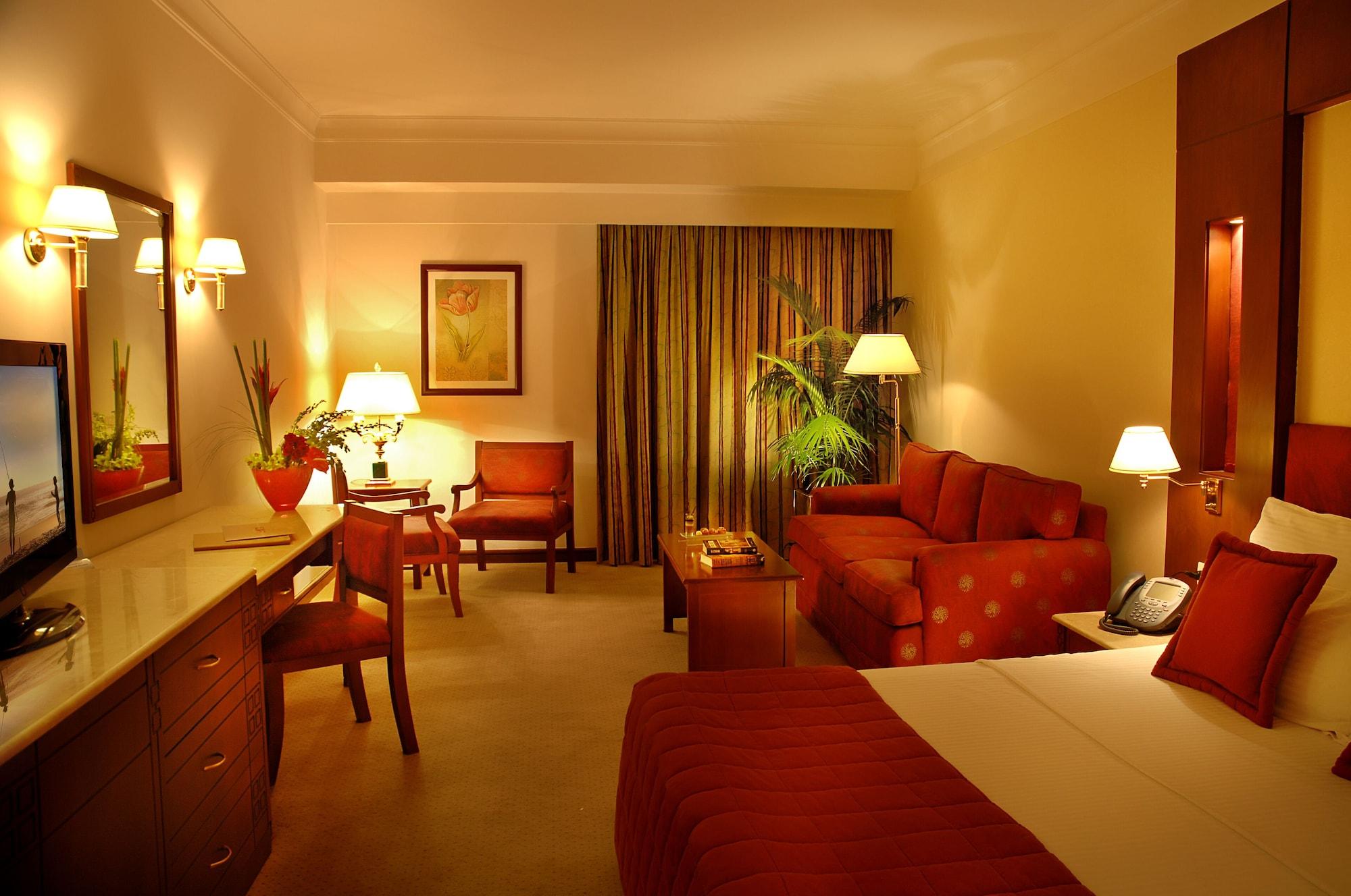 Safir Hotel Cairo Giza Exterior photo A suite at the Hilton Athens
