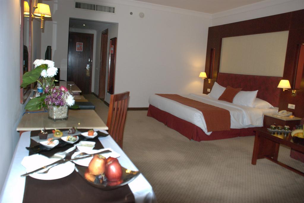 Safir Hotel Cairo Giza Room photo A room at the hotel